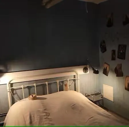 Glauque Horror And Cinema Themed Μπεζιέ