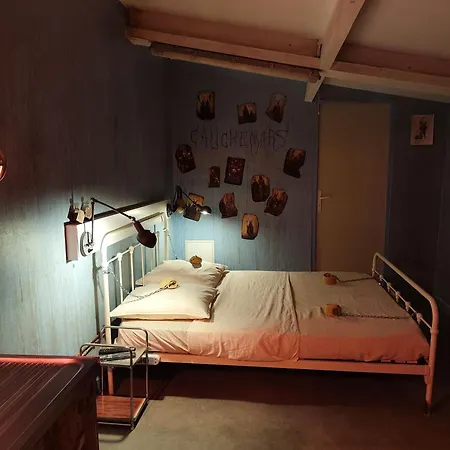 Glauque Horror And Cinema Themed Διαμέρισμα Μπεζιέ